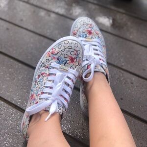 GUESS Woman’s Astray Floral Sneaker Logo White Multicolor Shoe Size 7.5